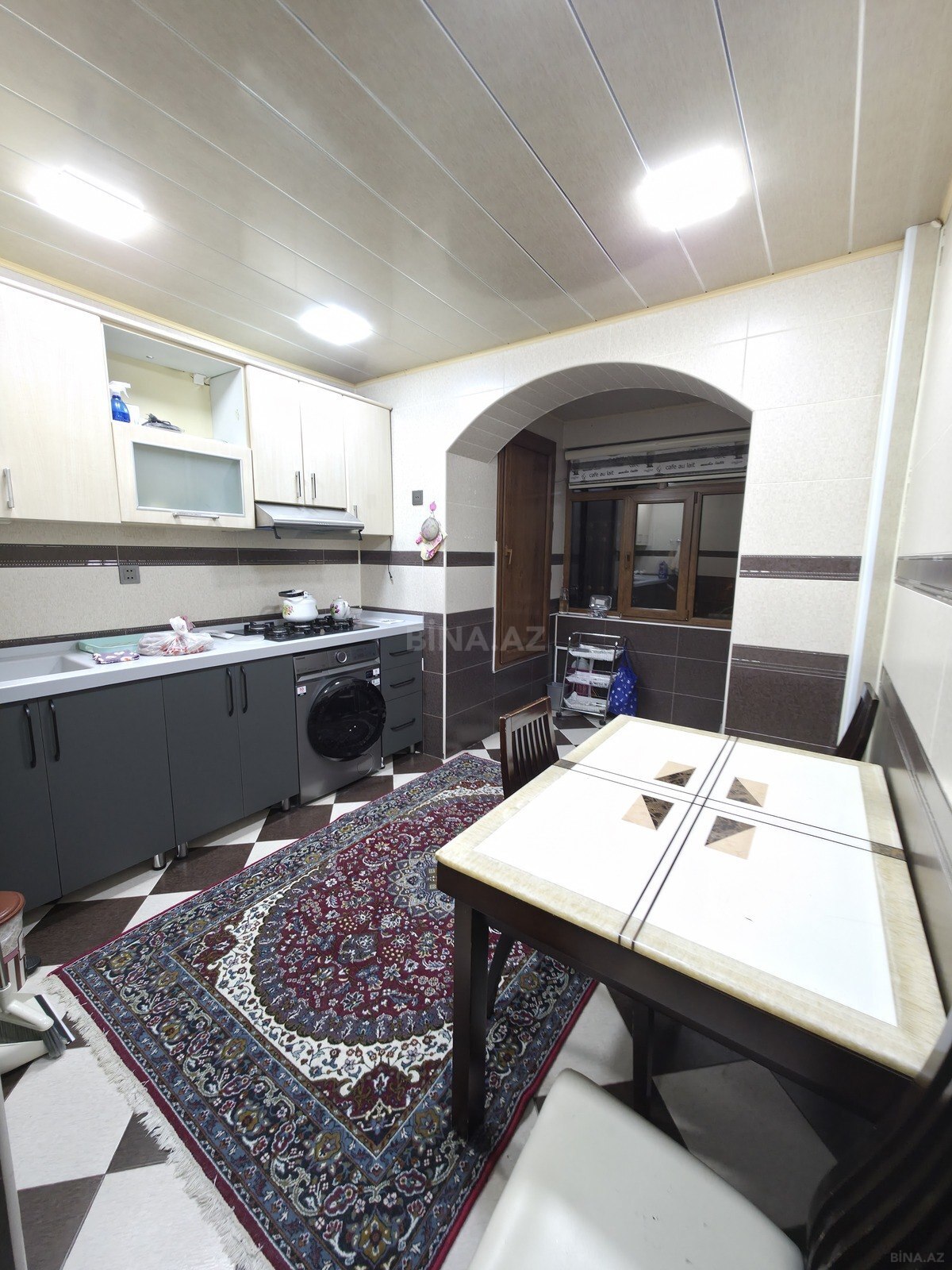4 otaqlı Köhnə tikili, Bakıxanov q., Bakı