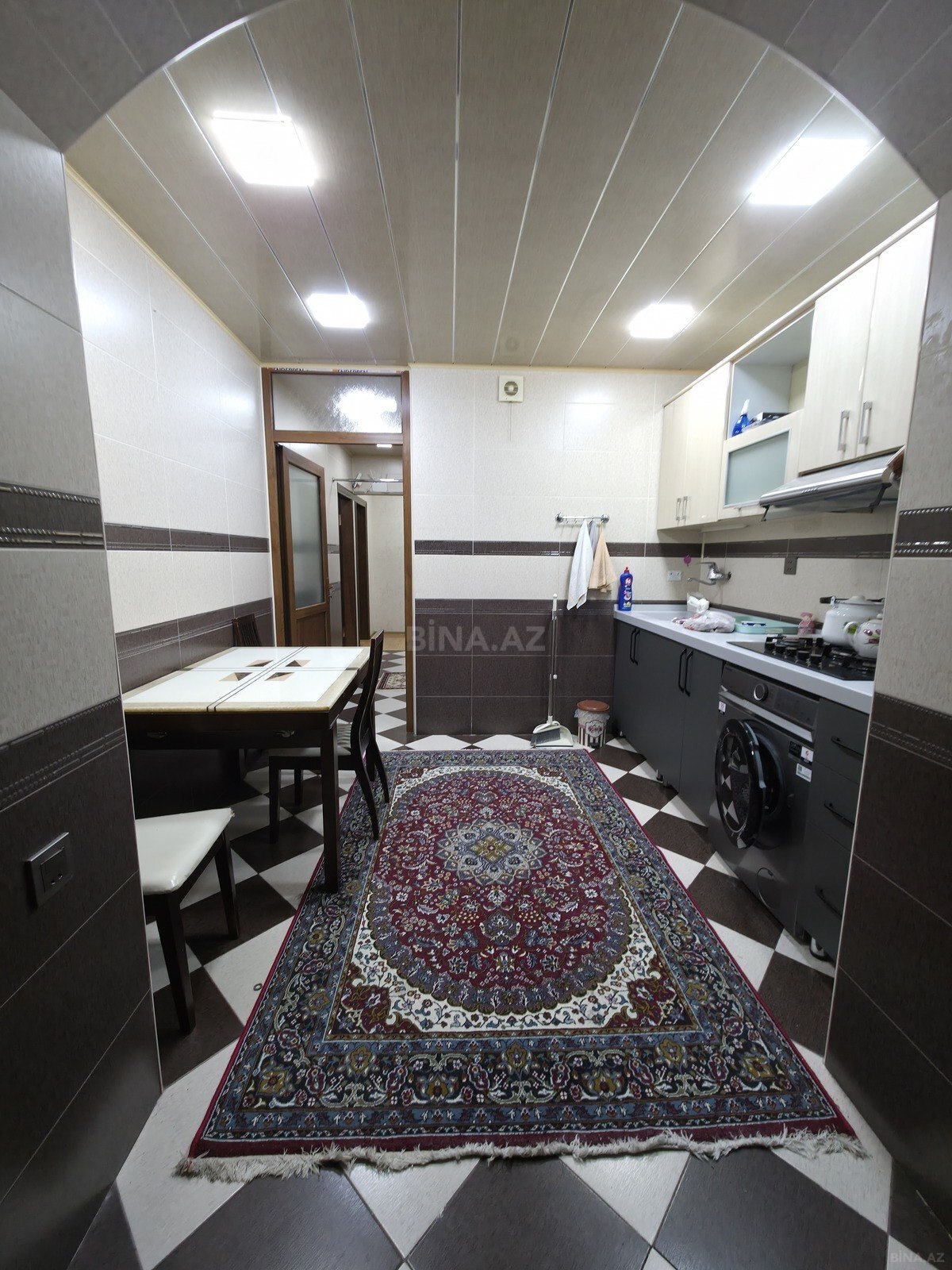 4 otaqlı Köhnə tikili, Bakıxanov q., Bakı
