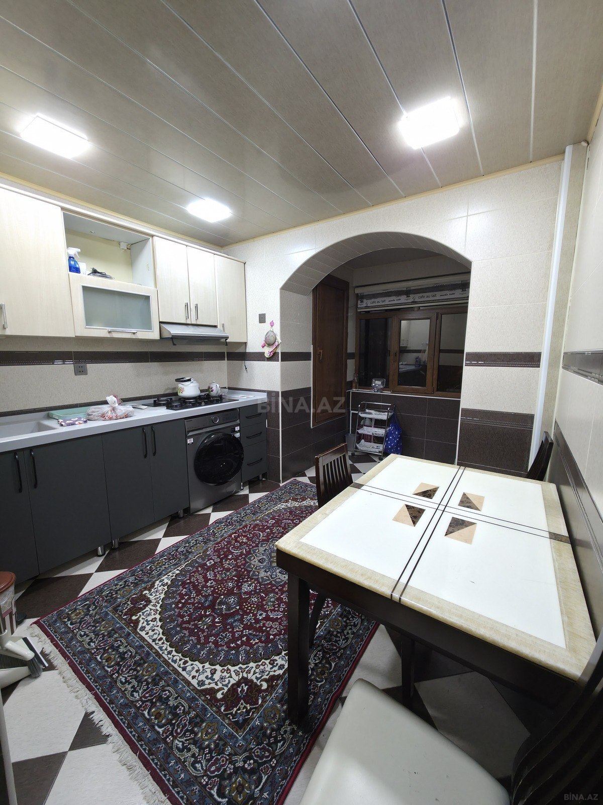 4 otaqlı Köhnə tikili, Bakıxanov q., Bakı