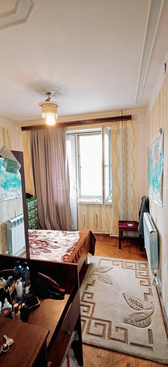 3 otaqlı Köhnə tikili, Xalqlar Dostluğu m., Bakı