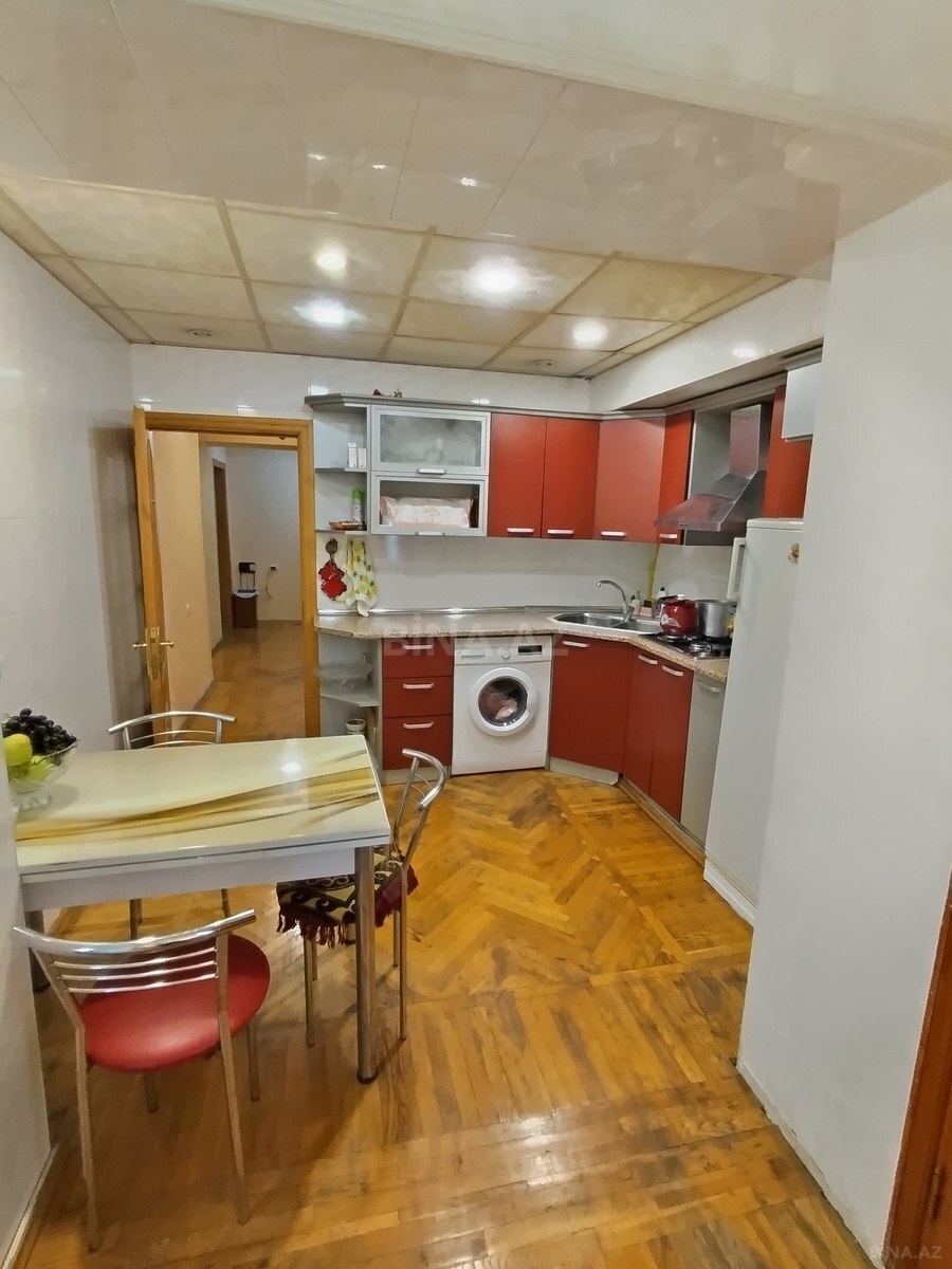 3 otaqlı Köhnə tikili, İnşaatçılar m., Bakı