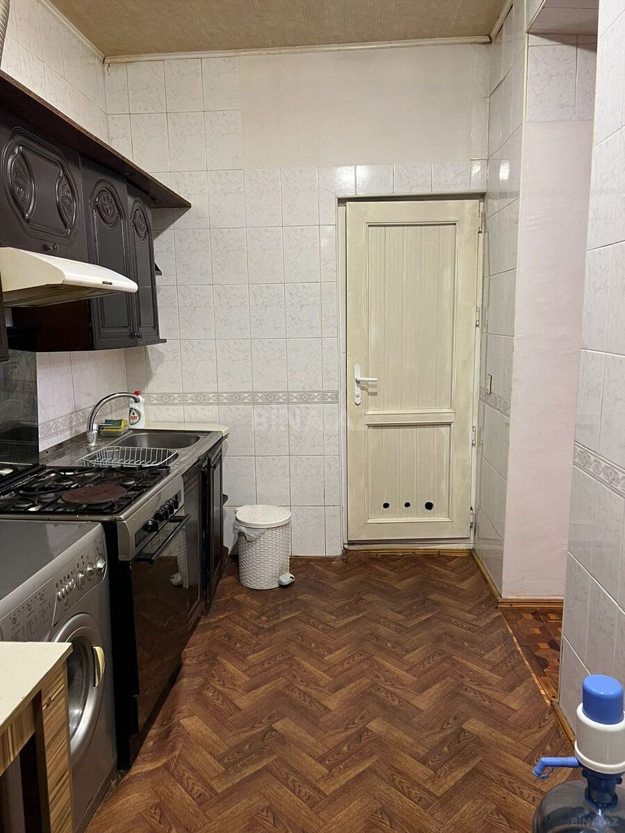 3 otaqlı Köhnə tikili, 28 May m., Bakı
