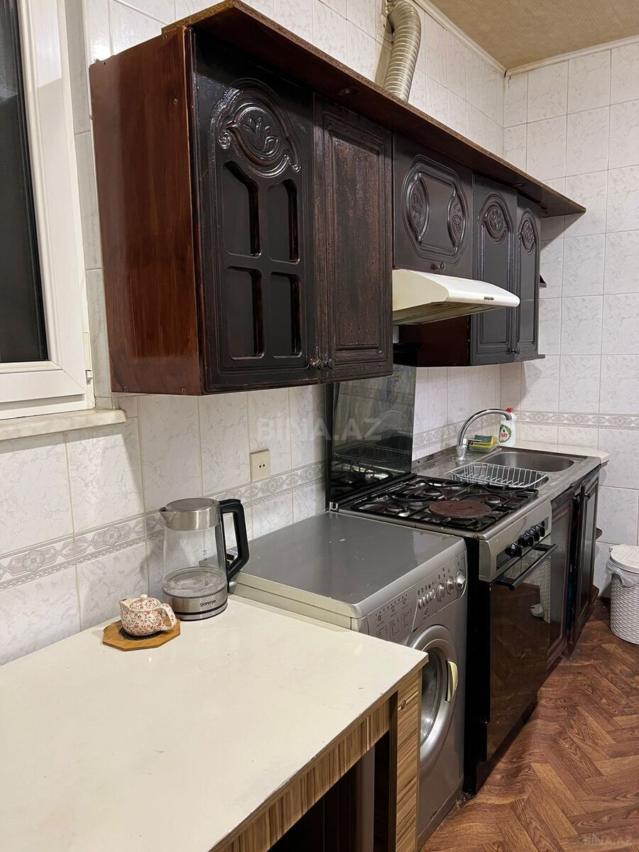 3 otaqlı Köhnə tikili, 28 May m., Bakı