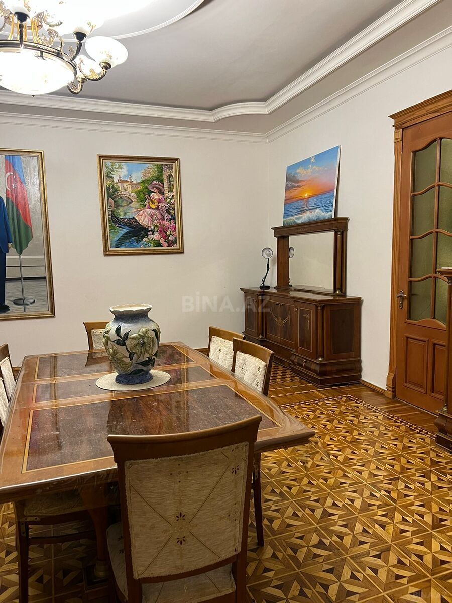 3 otaqlı Köhnə tikili, 28 May m., Bakı