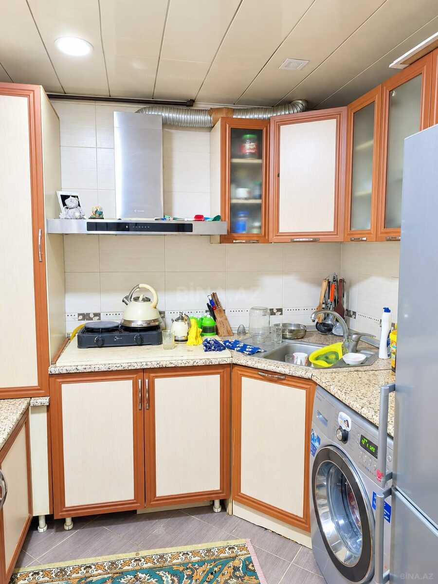 3 otaqlı Köhnə tikili, Elmlər Akademiyası m., Bakı