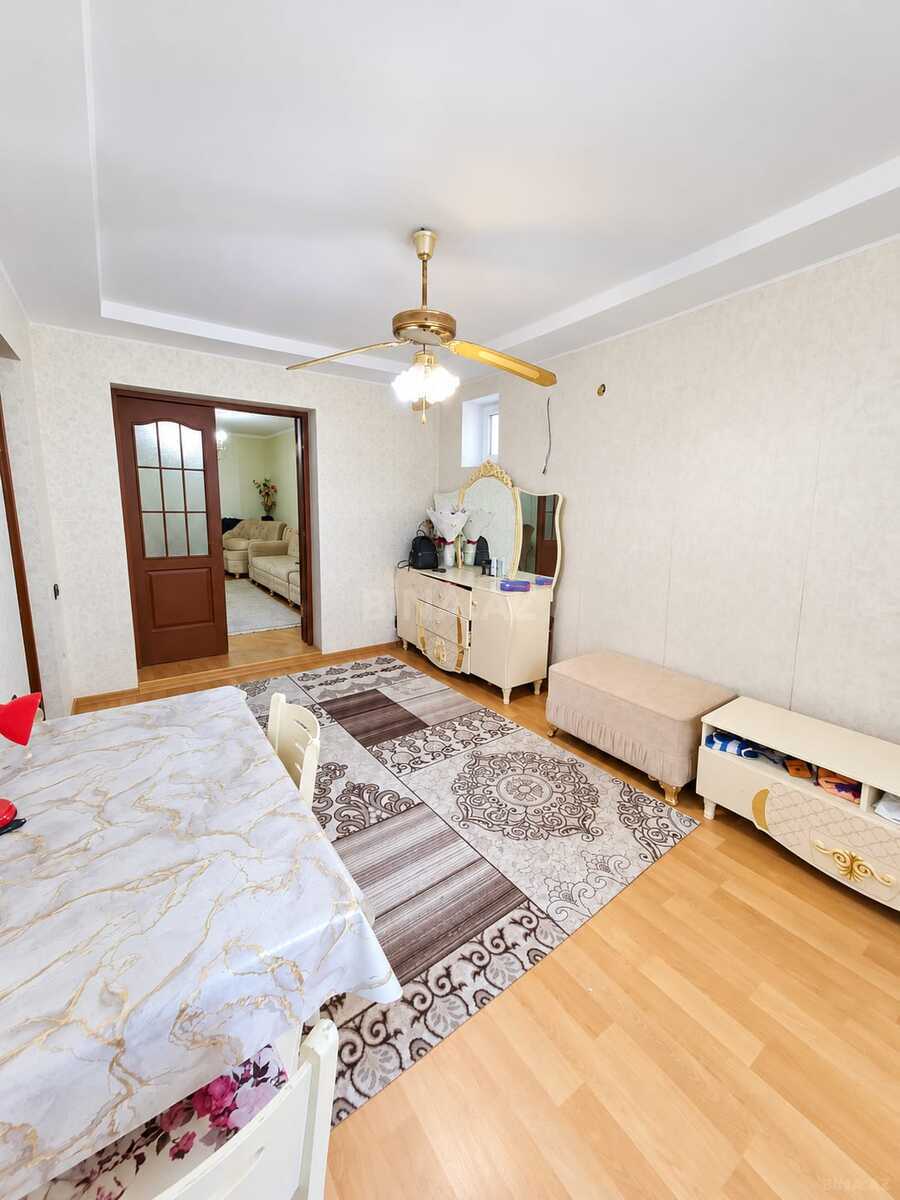 3 otaqlı Köhnə tikili, Elmlər Akademiyası m., Bakı