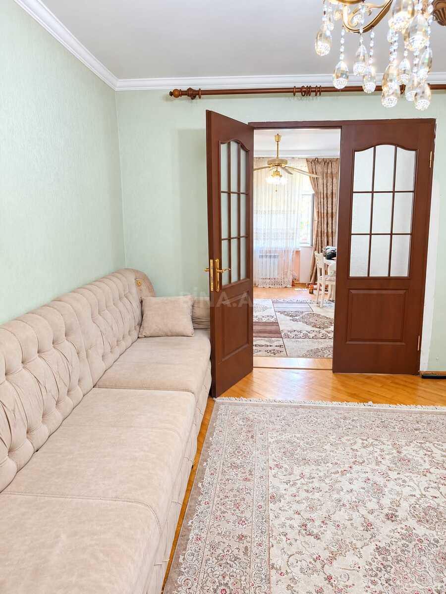 3 otaqlı Köhnə tikili, Elmlər Akademiyası m., Bakı