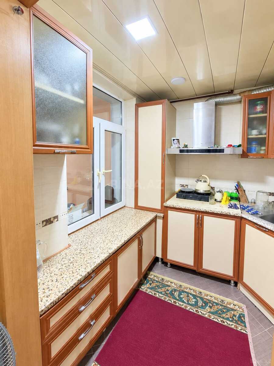 3 otaqlı Köhnə tikili, Elmlər Akademiyası m., Bakı