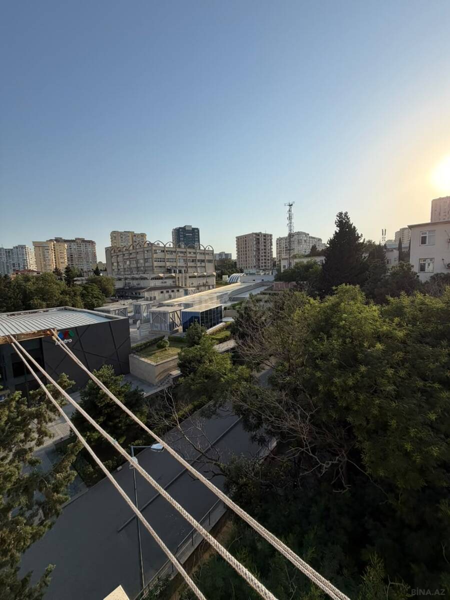 2 otaqlı Köhnə tikili, Memar Əcəmi m., Bakı