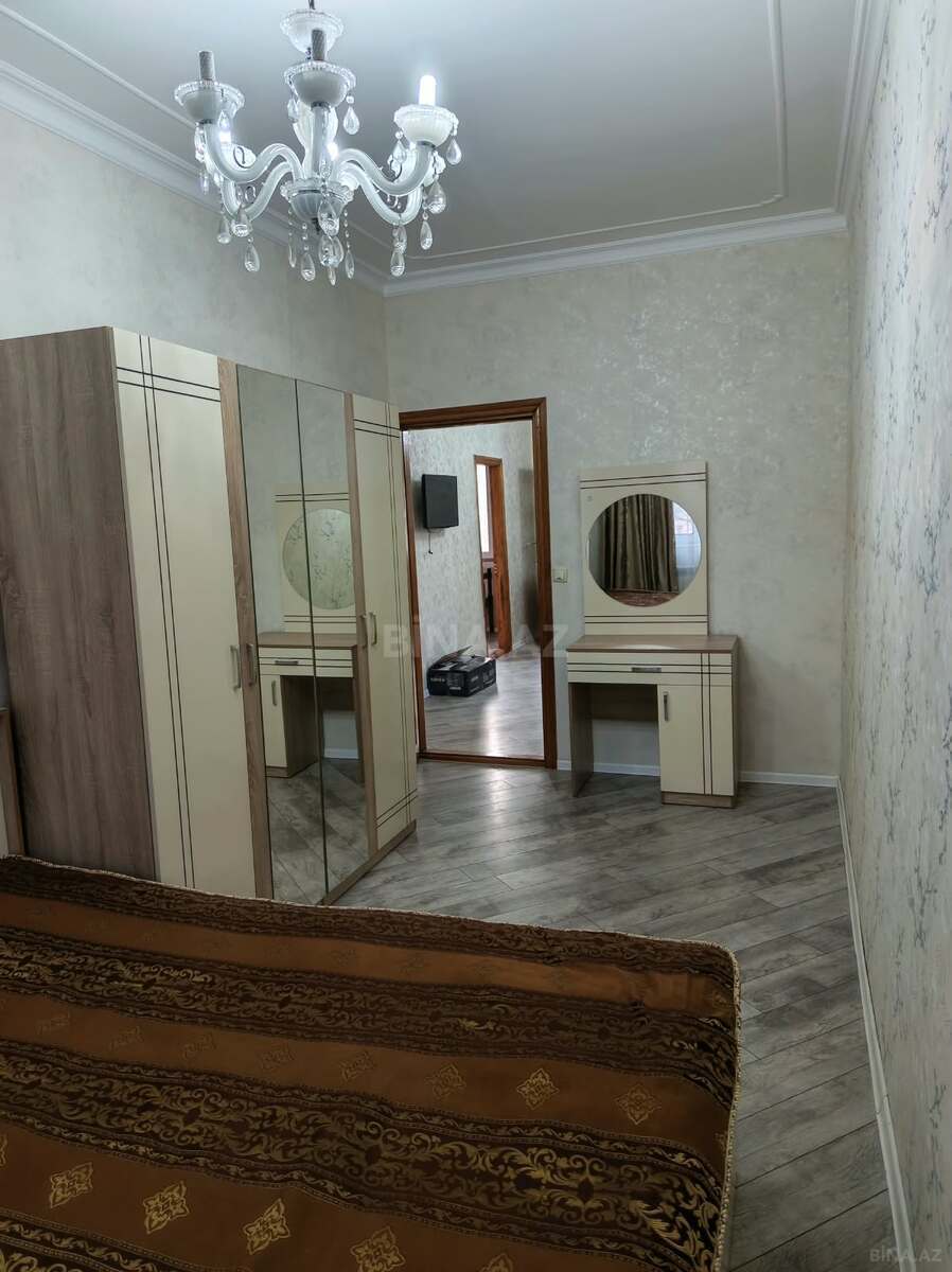 3 otaqlı Köhnə tikili, Memar Əcəmi m., Bakı