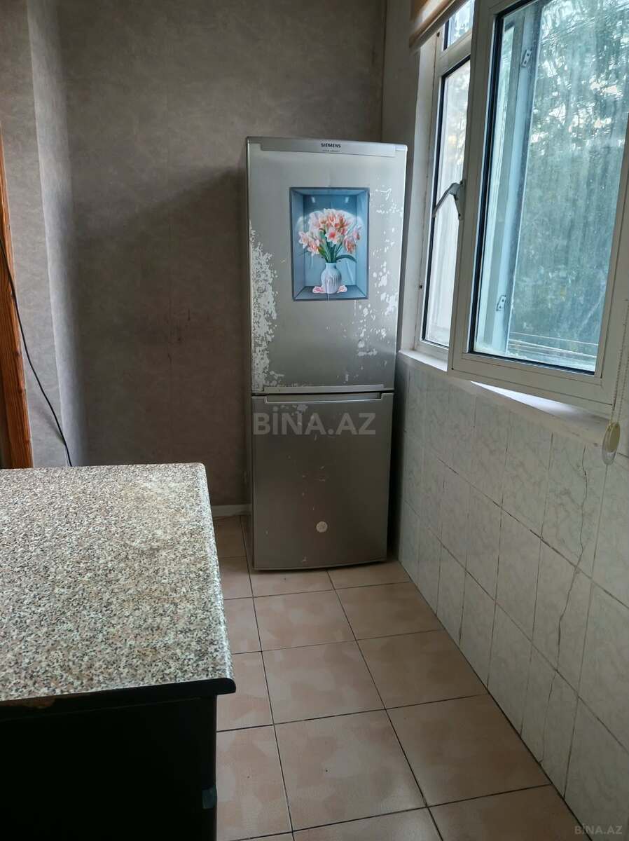 3 otaqlı Köhnə tikili, Memar Əcəmi m., Bakı