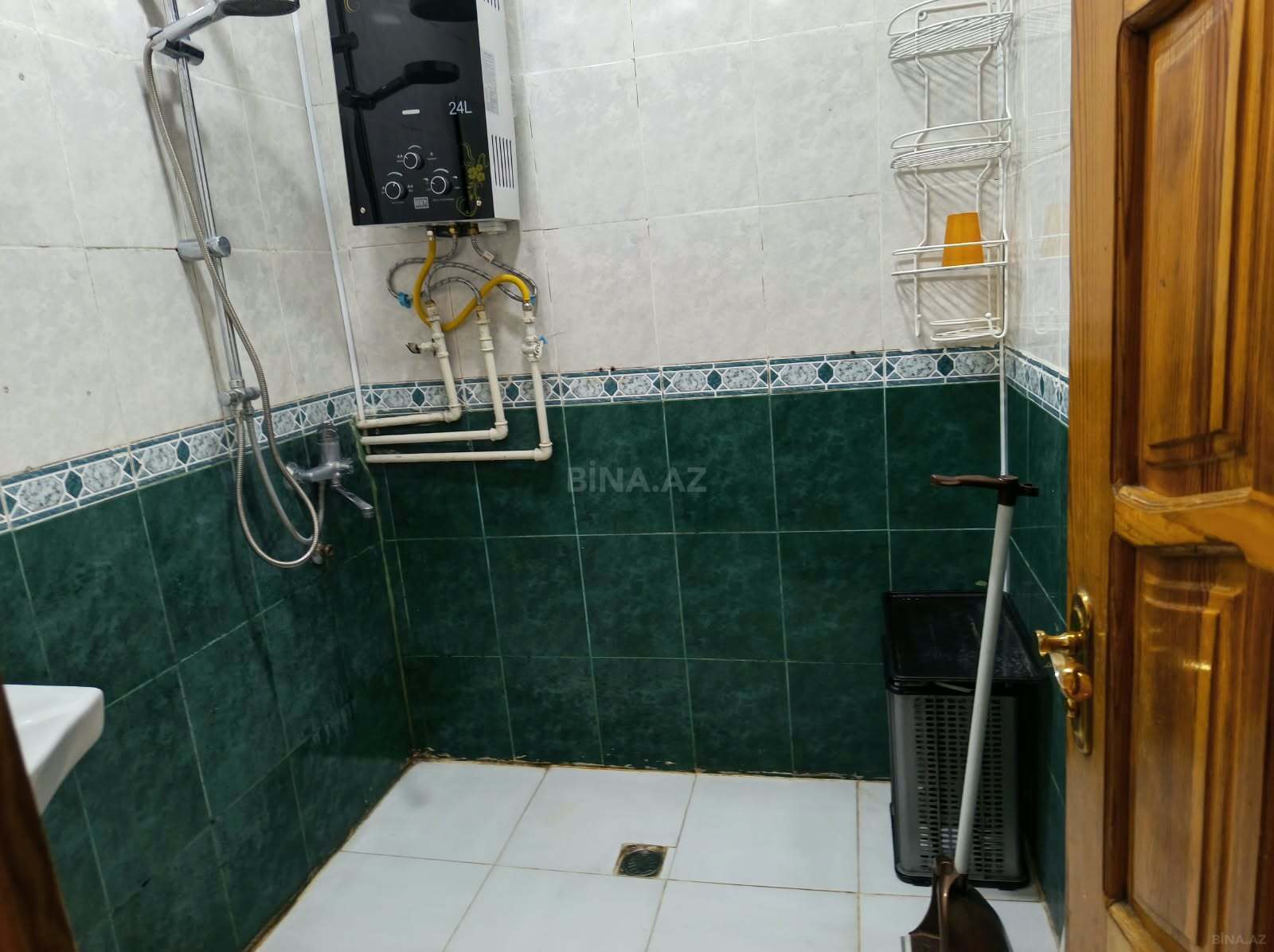 3 otaqlı Köhnə tikili, Memar Əcəmi m., Bakı