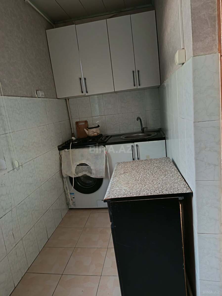 3 otaqlı Köhnə tikili, Memar Əcəmi m., Bakı