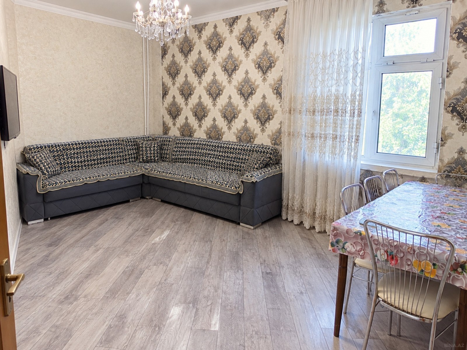 3 otaqlı Köhnə tikili, Memar Əcəmi m., Bakı