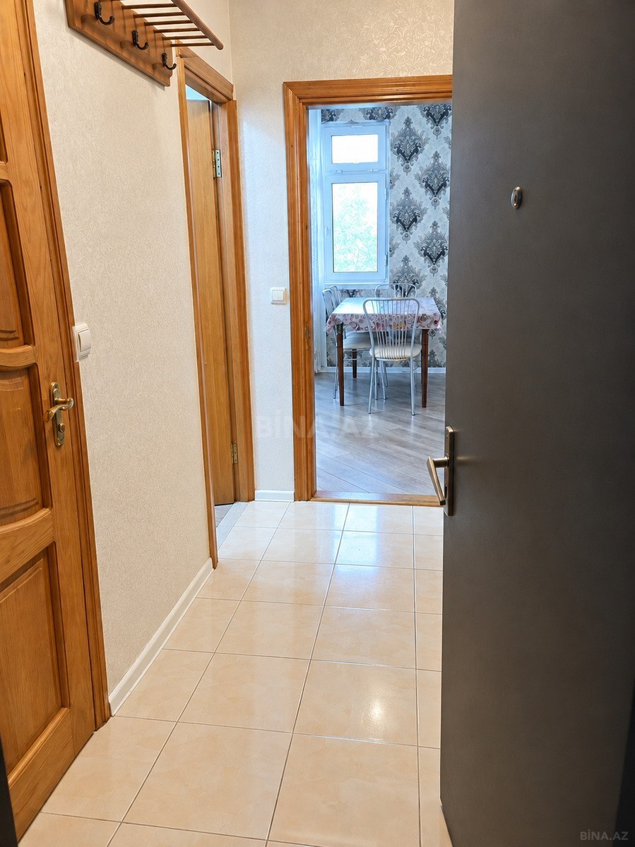 3 otaqlı Köhnə tikili, Memar Əcəmi m., Bakı