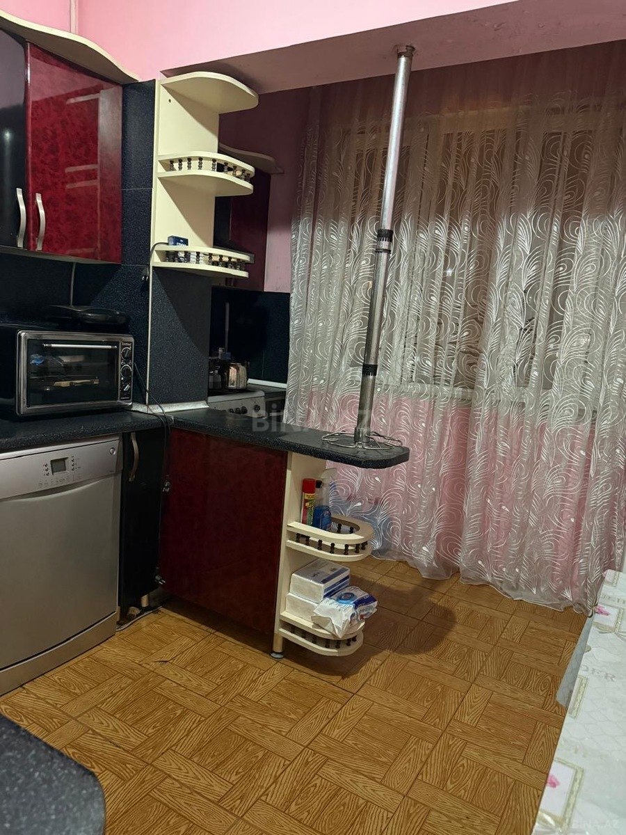 2 otaqlı Köhnə tikili, 8-ci mikrorayon q., Bakı