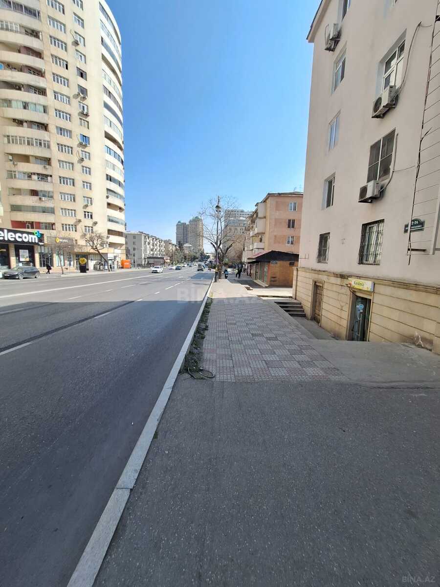 3 otaqlı Köhnə tikili, Elmlər Akademiyası m., Bakı