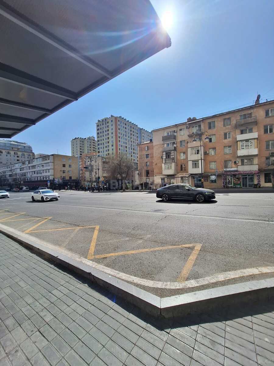 3 otaqlı Köhnə tikili, Elmlər Akademiyası m., Bakı