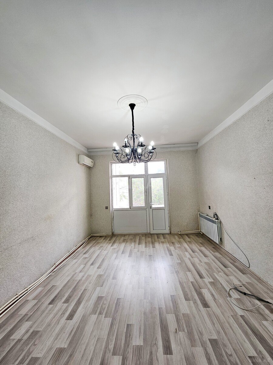 3 otaqlı Köhnə tikili, Qara Qarayev m., Bakı