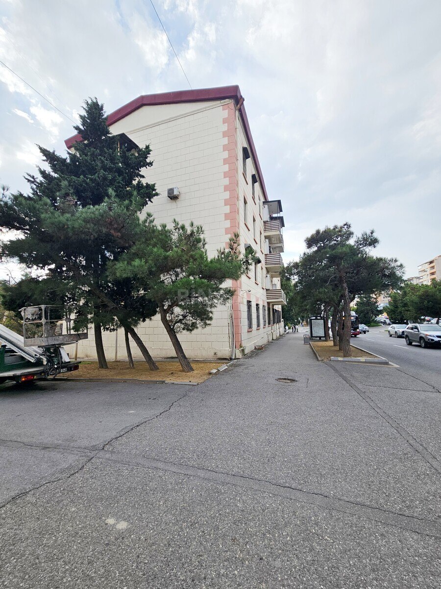 3 otaqlı Köhnə tikili, Qara Qarayev m., Bakı