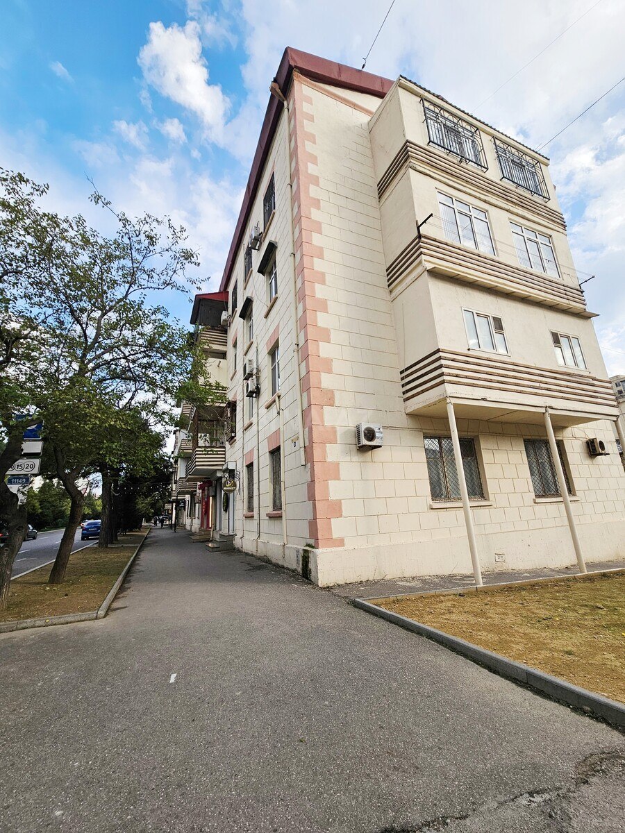 3 otaqlı Köhnə tikili, Qara Qarayev m., Bakı