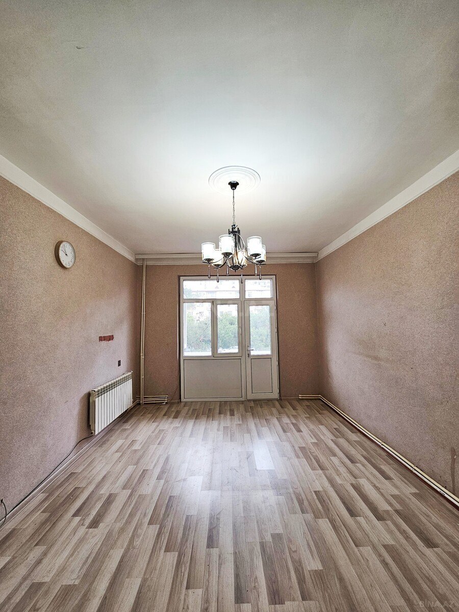 3 otaqlı Köhnə tikili, Qara Qarayev m., Bakı