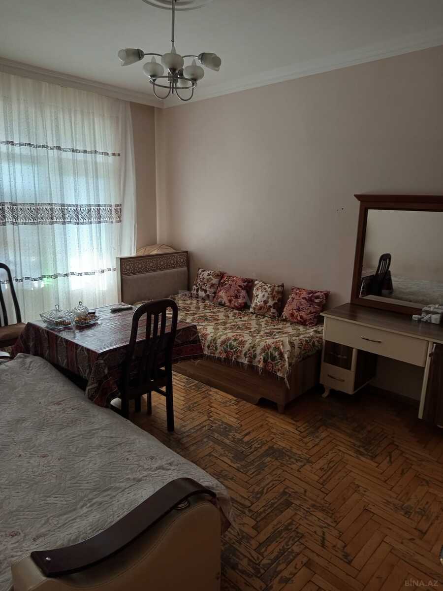 3 otaqlı Köhnə tikili, Xalqlar Dostluğu m., Bakı