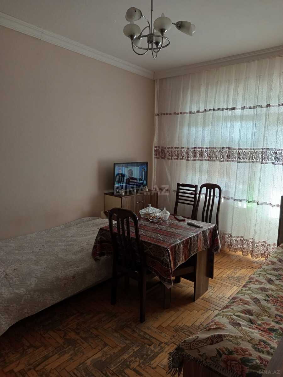 3 otaqlı Köhnə tikili, Xalqlar Dostluğu m., Bakı