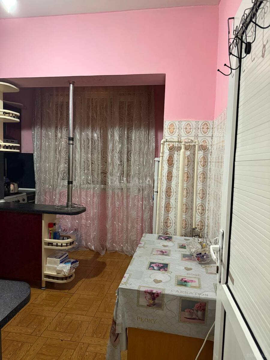 2 otaqlı Köhnə tikili, 8-ci mikrorayon q., Bakı
