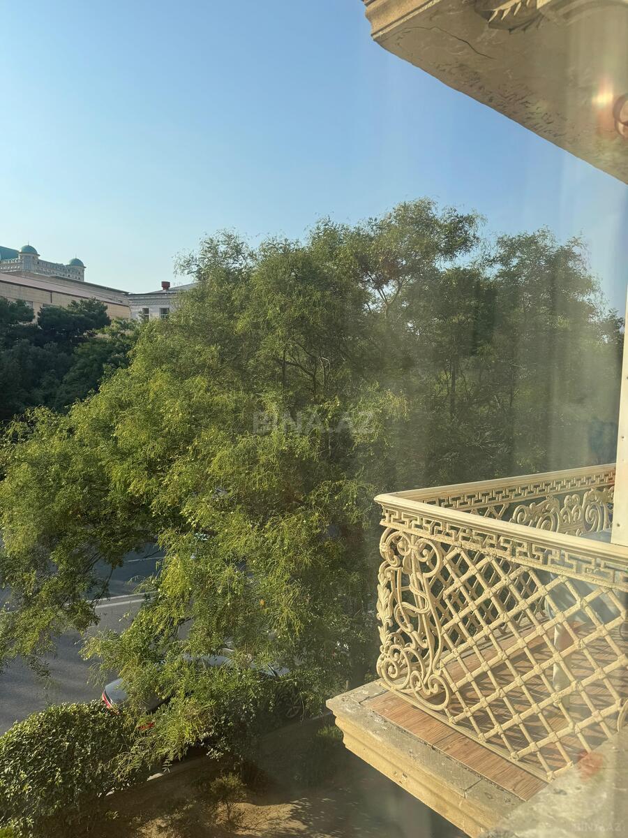 2 otaqlı Köhnə tikili, Nizami m., Bakı