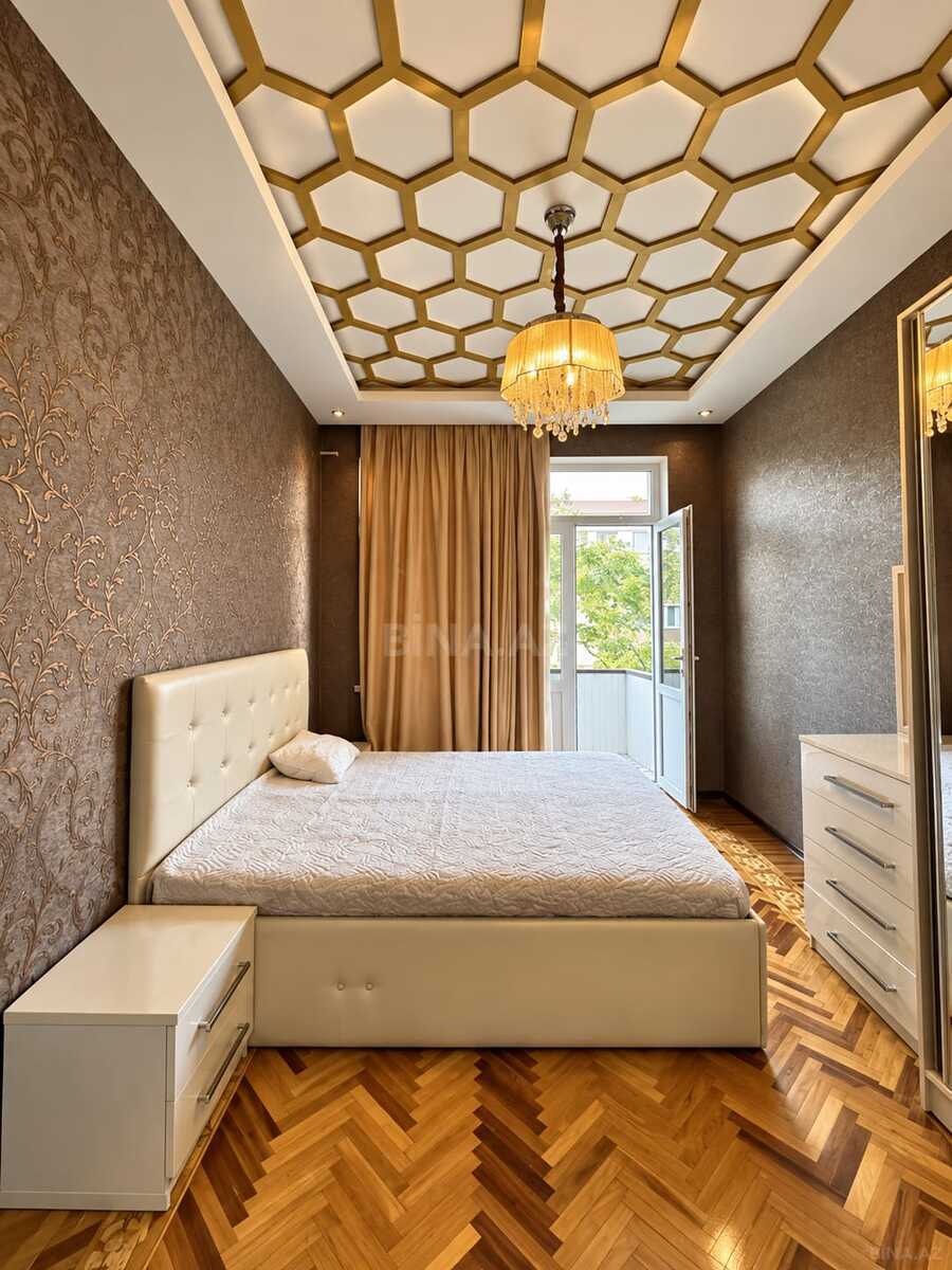 2 otaqlı Köhnə tikili, Elmlər Akademiyası m., Bakı