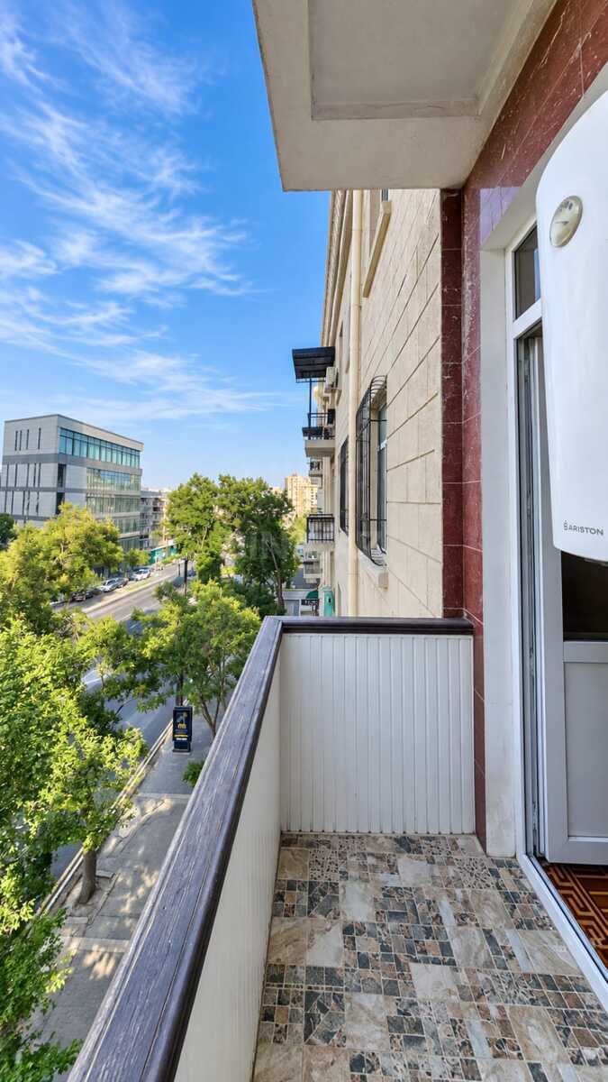 2 otaqlı Köhnə tikili, Elmlər Akademiyası m., Bakı