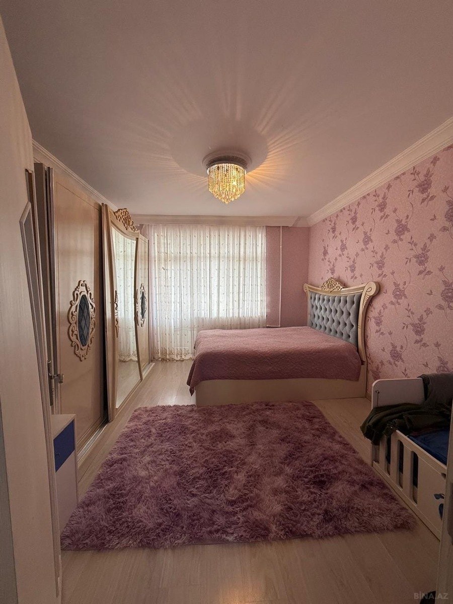 3 otaqlı Köhnə tikili, Bakıxanov q., Bakı