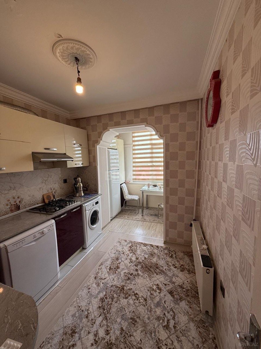 3 otaqlı Köhnə tikili, Bakıxanov q., Bakı