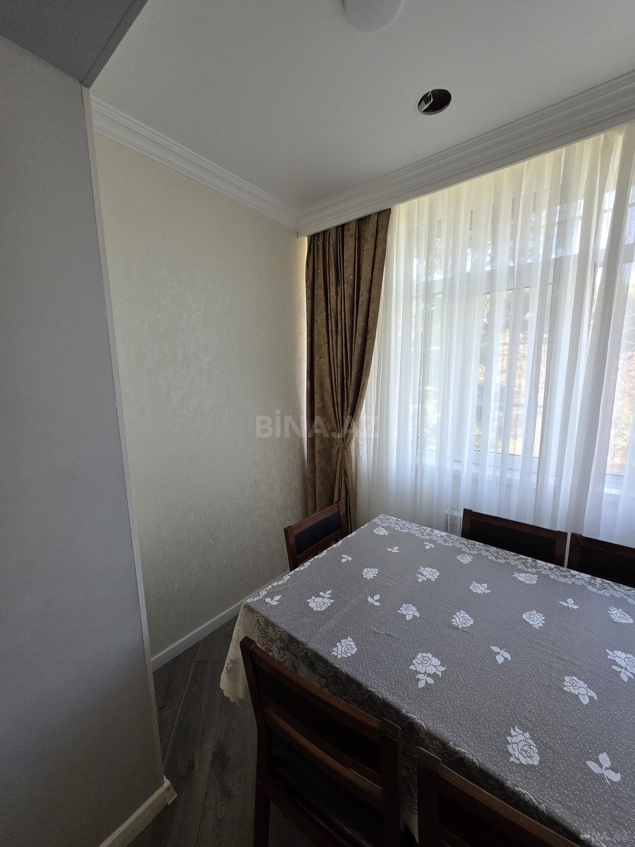 3 otaqlı Köhnə tikili, Neftçilər m., Bakı