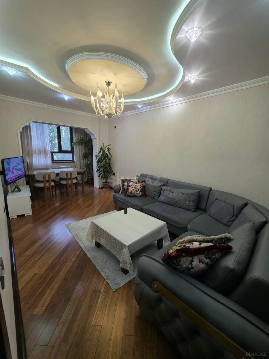 3 otaqlı Köhnə tikili, Xalqlar Dostluğu m., Bakı