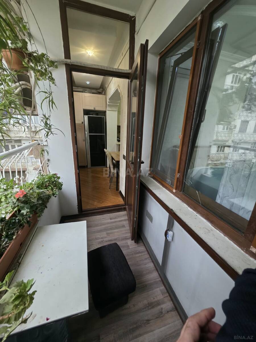 3 otaqlı Köhnə tikili, Xalqlar Dostluğu m., Bakı