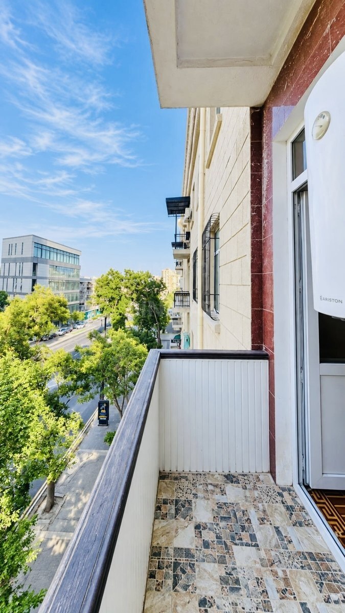 2 otaqlı Köhnə tikili, Elmlər Akademiyası m., Bakı