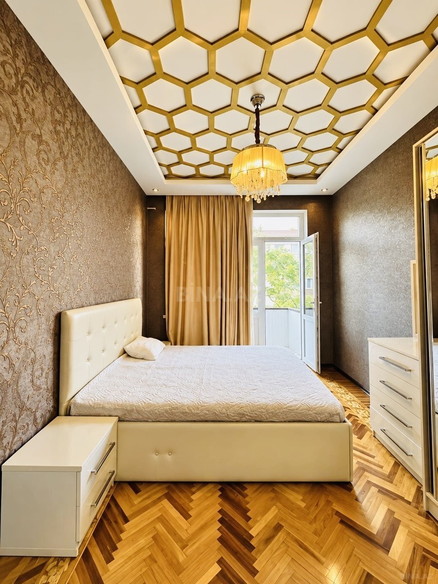 2 otaqlı Köhnə tikili, Elmlər Akademiyası m., Bakı