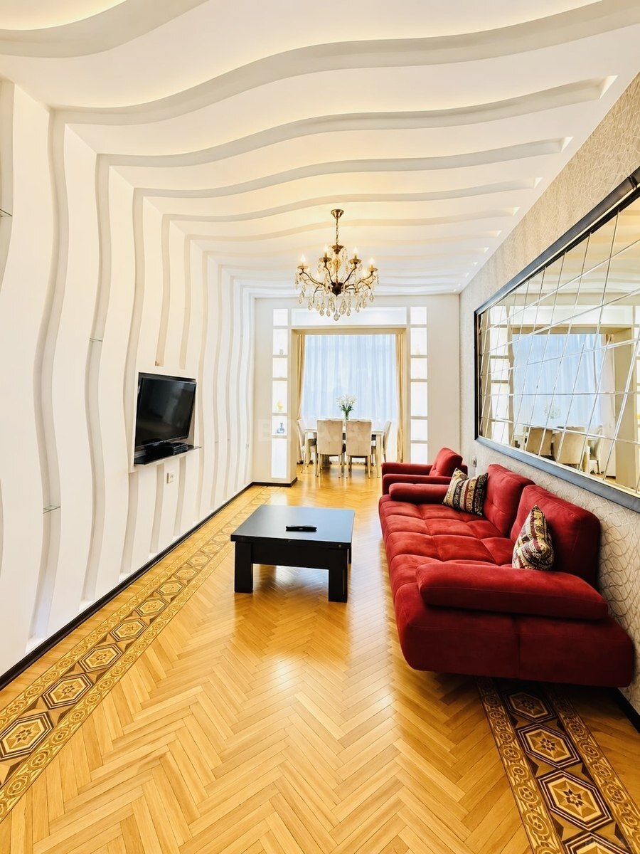 2 otaqlı Köhnə tikili, Elmlər Akademiyası m., Bakı