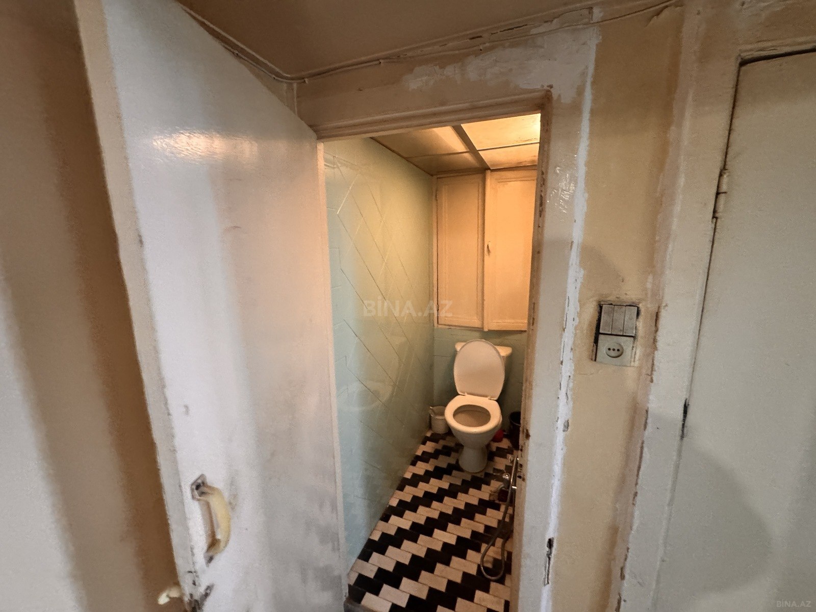 3 otaqlı Köhnə tikili, Qara Qarayev m., Bakı