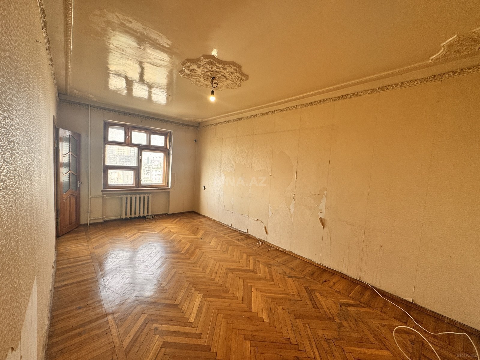 3 otaqlı Köhnə tikili, Qara Qarayev m., Bakı