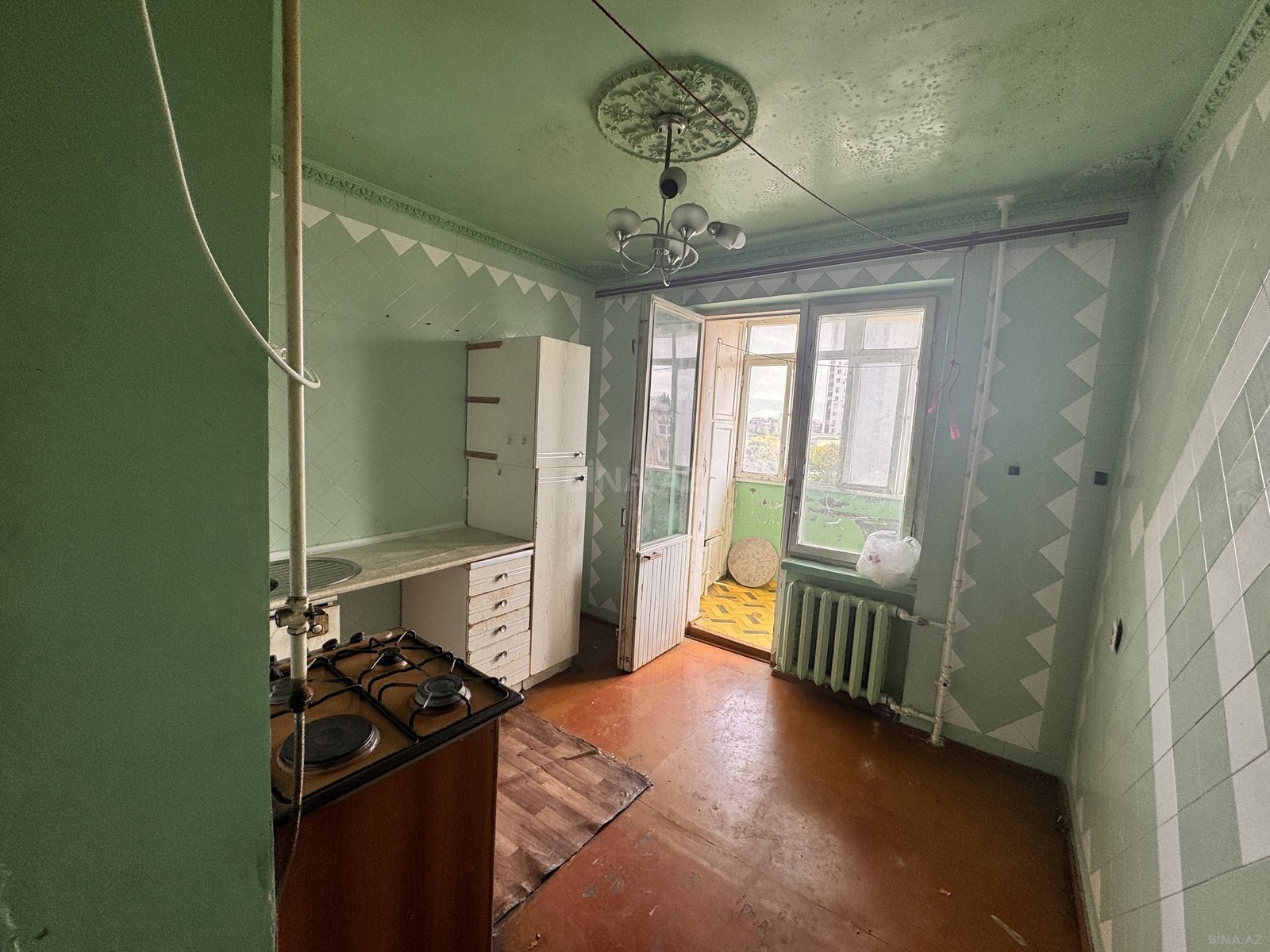 3 otaqlı Köhnə tikili, Qara Qarayev m., Bakı