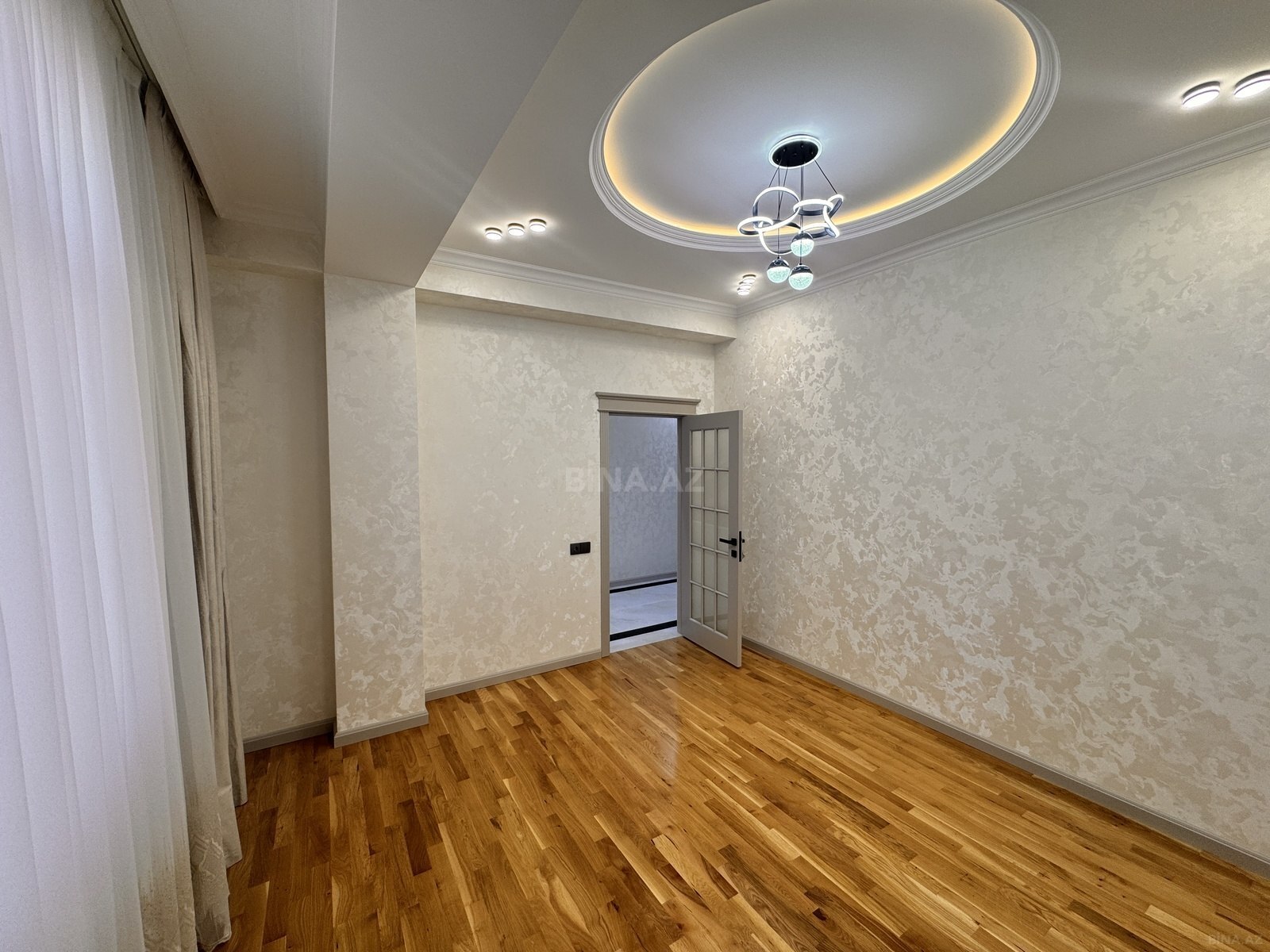 3 otaqlı Yeni tikili, Qara Qarayev m., Bakı