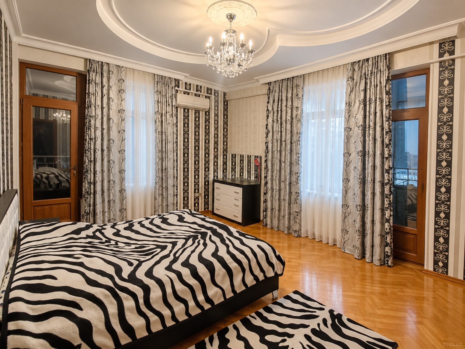 4 otaqlı Yeni tikili, İnşaatçılar m., Bakı