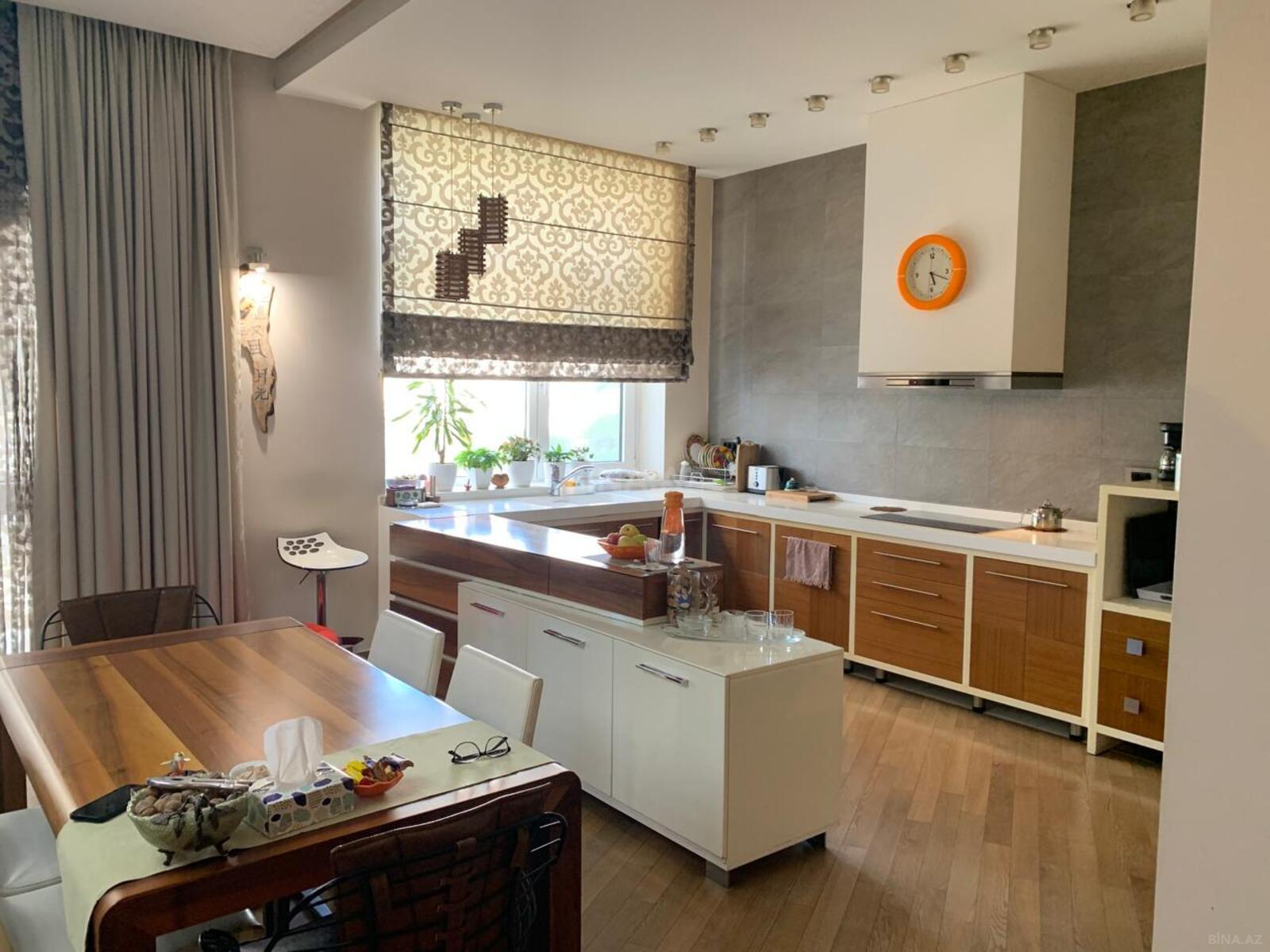 3 otaqlı Yeni tikili, 8 Noyabr m., Bakı