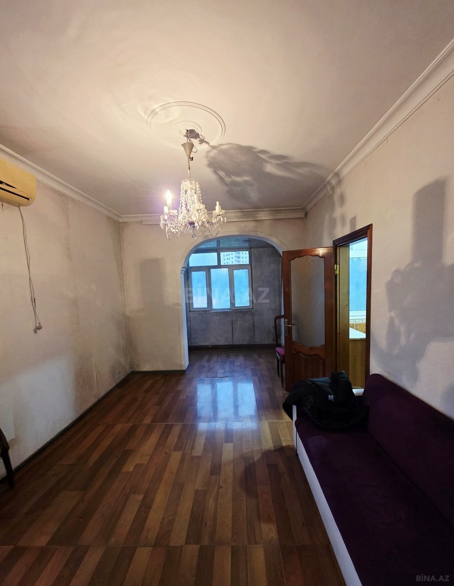 2 otaqlı Köhnə tikili, Memar Əcəmi m., Bakı