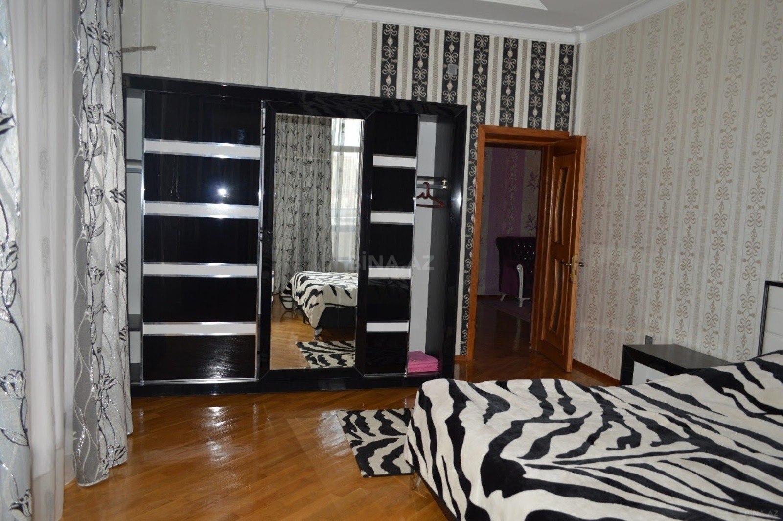 4 otaqlı Yeni tikili, İnşaatçılar m., Bakı