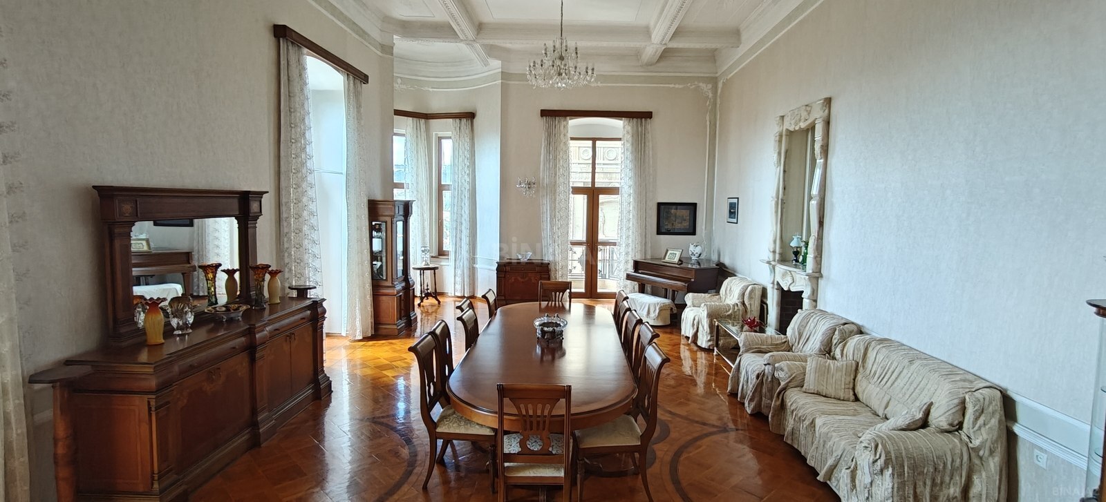 4 otaqlı Köhnə tikili, Sahil m., Bakı