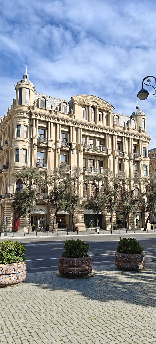 4 otaqlı Köhnə tikili, Sahil m., Bakı